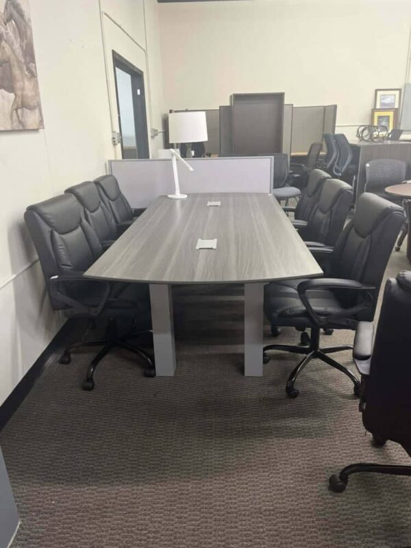 Pre-owned 8 foot table